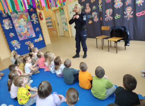 Bezpieczne ferie- spotkanie z policjantką