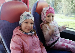 dzieci podczas wycieczki do ZOO