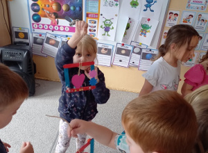 Laurka dla mamy- zajęcia plastyczno- techniczne