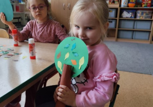 Kolorowe drzewa.