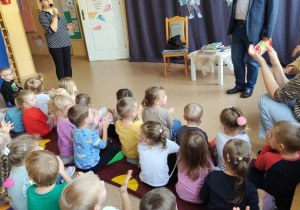Słuchamy wierszy.