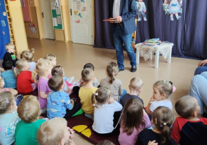 Słuchamy wierszy.