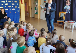Słuchamy wierszy.
