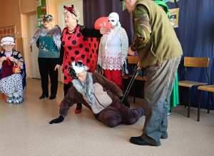 Spotkanie z seniorami- Czytanie na dywanie w 13 trzynastce