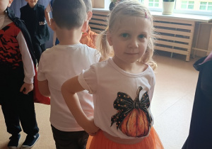 Marysia w jesiennym przebraniu