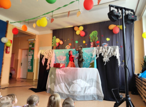 Teatrzyk "Zimowe przygody ze Świętym Mikołajem"