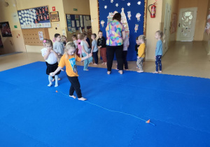 Ćwiczenia z piłeczkami.