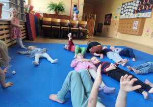 Ćwiczenia z piłeczkami.