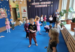 Ćwiczenia z piłeczkami.