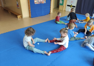 Ćwiczenia z piłeczkami.