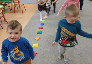 Zabawy z woreczkami.