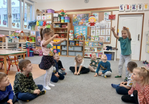 Zabawy z woreczkami.