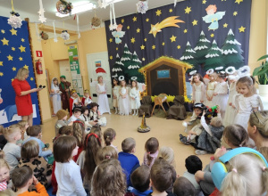 Jasełka przedszkolne w wykonaniu grupy Jeżyki