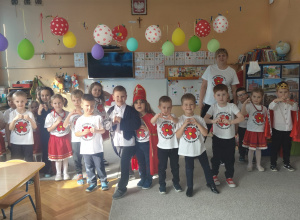 Uwieńczeniem uroczystości był pyszny tort w kształcie herbu Skierniewic, upieczony przez mamę Nikodema i Niny Panią Martynę Miśta.