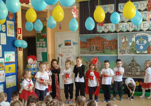 dzieci podczas występów z okazji 569 urodzin miasta