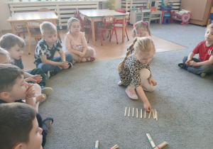 Patyczki i do dzieła.