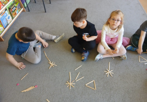 Patyczki i do dzieła.