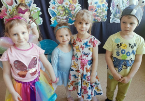 zabawa dzieci podczas balu wiosny