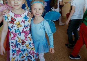 zabawa dzieci podczas balu wiosny