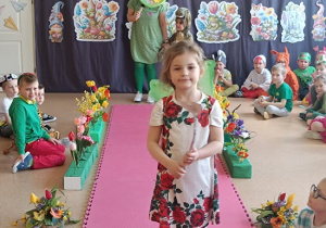 zabawa dzieci podczas balu wiosny