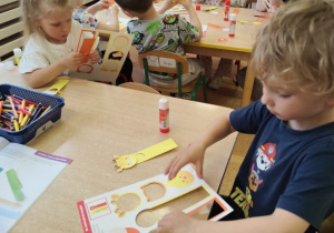 O książce i papierze.