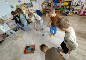 ćwiczenia z woreczkami przeciw płaskostopiu