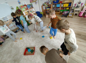 Ćwiczenia przeciw płaskostopiu z woreczkami