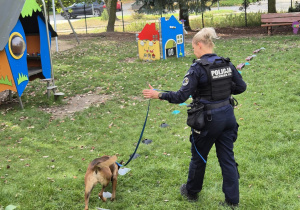 Spotkanie z policjantkami z psem.