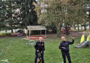 Spotkanie z policjantkami z psem.