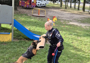 Spotkanie z policjantkami z psem.