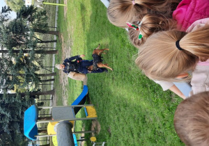 Pani policjant i pies policyjny